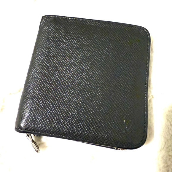 Black Textured Louis Vuitton Zip Wallet - Picture 1 of 7